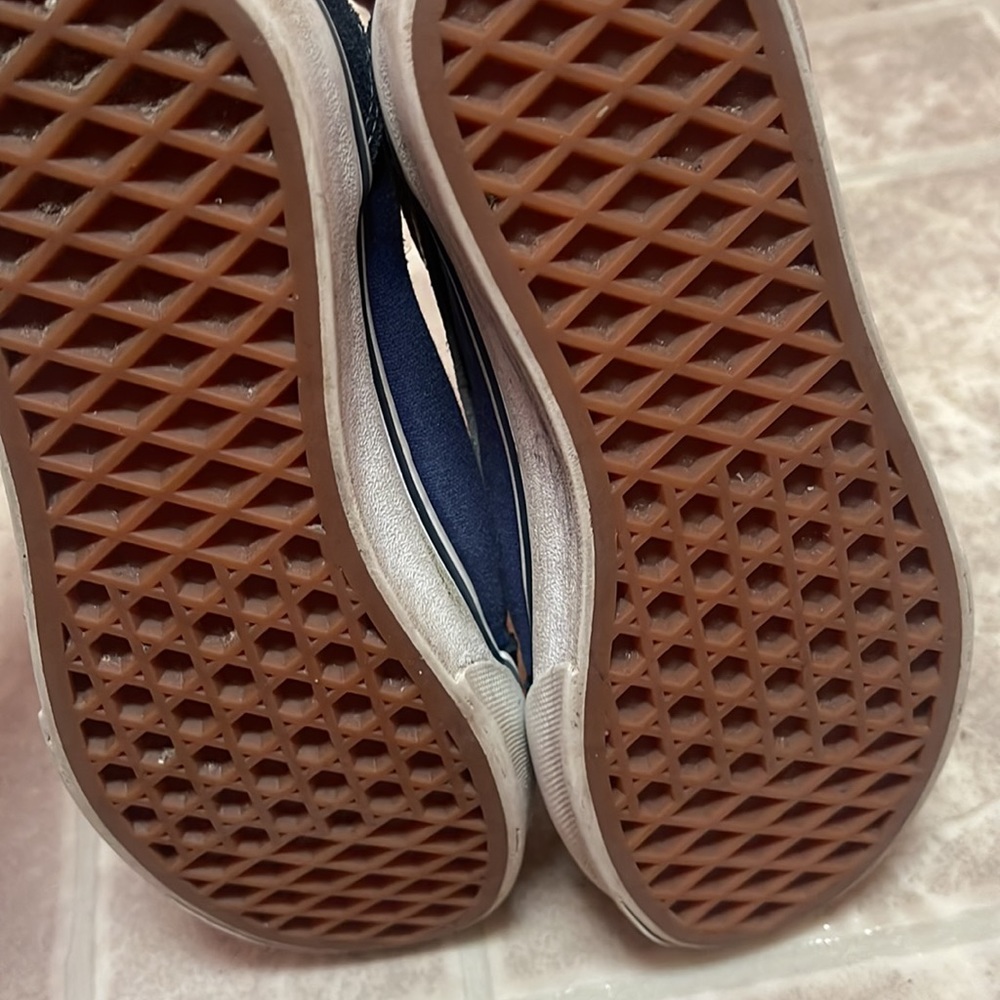 Vans - Picture 3 of 3